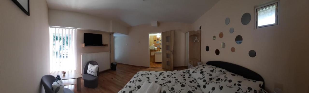 Penzion Marina Pri Slovenskej Restauracii Brezno Eksteriør billede