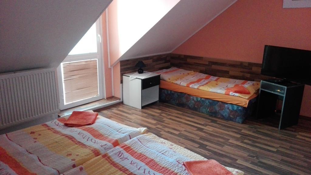 Penzion Marina Pri Slovenskej Restauracii Brezno Eksteriør billede