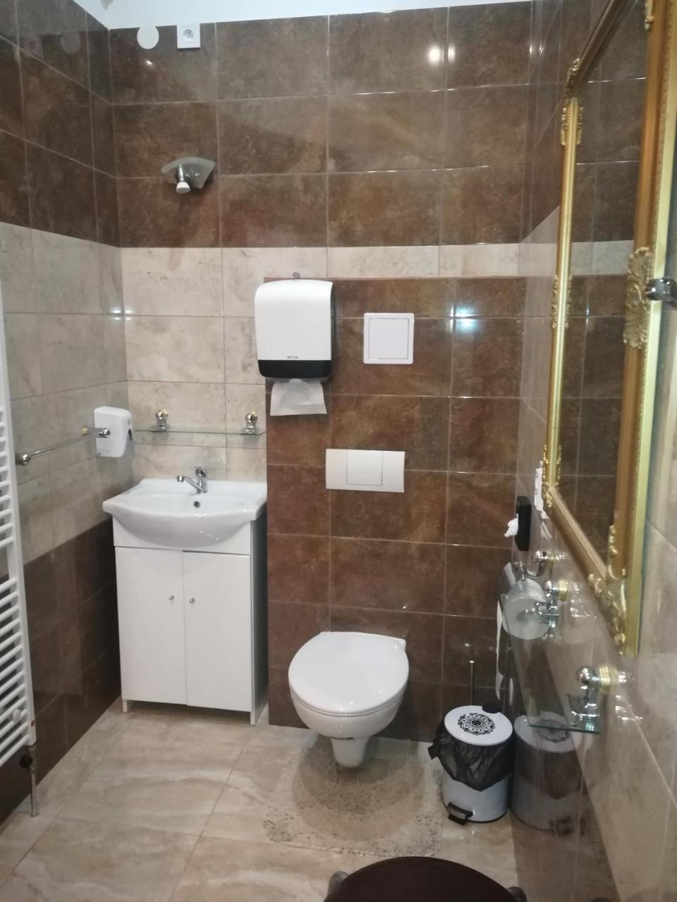 Penzion Marina Pri Slovenskej Restauracii Brezno Eksteriør billede